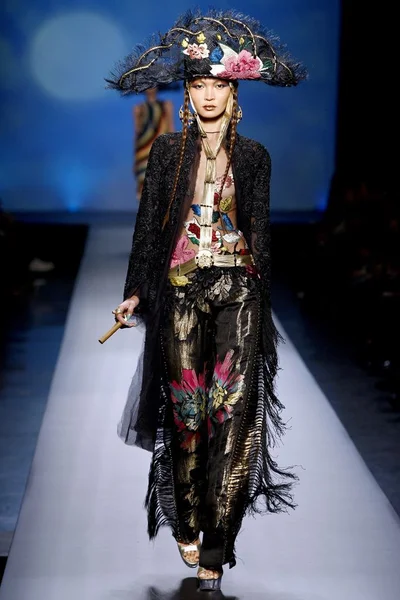 Look 17